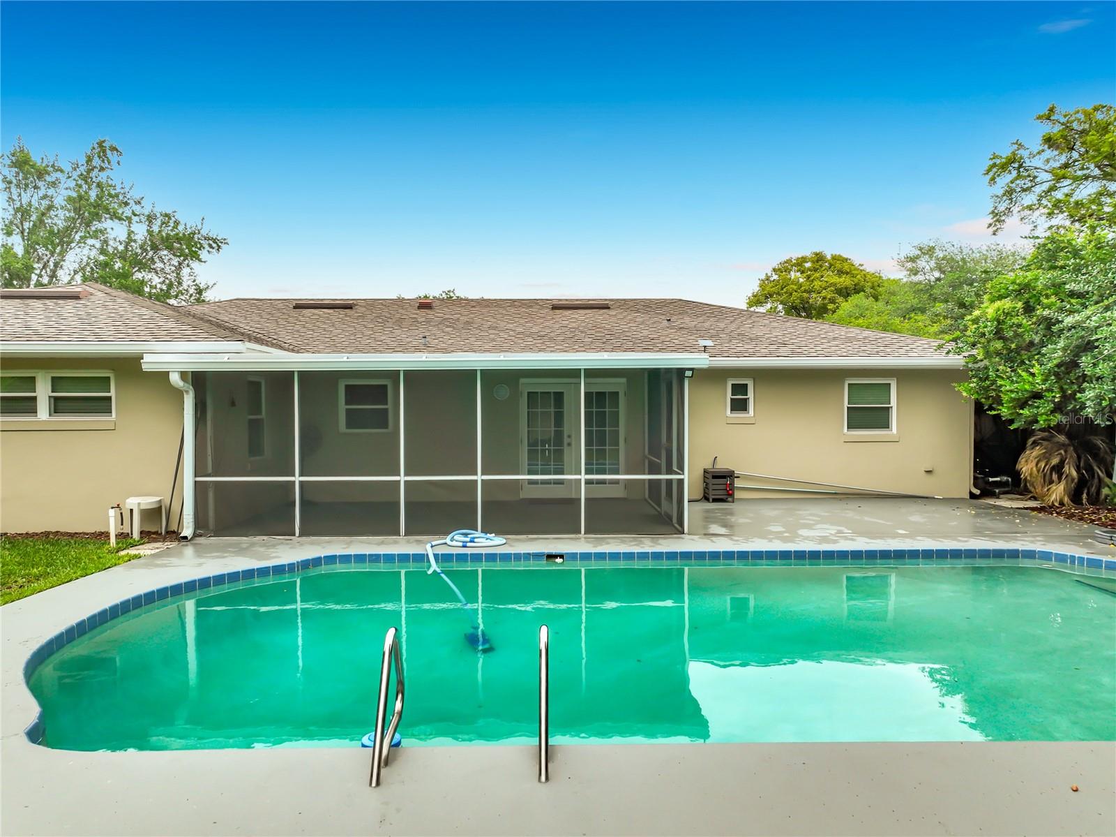 Listing photo id 35 for 4922 Hoperita Street