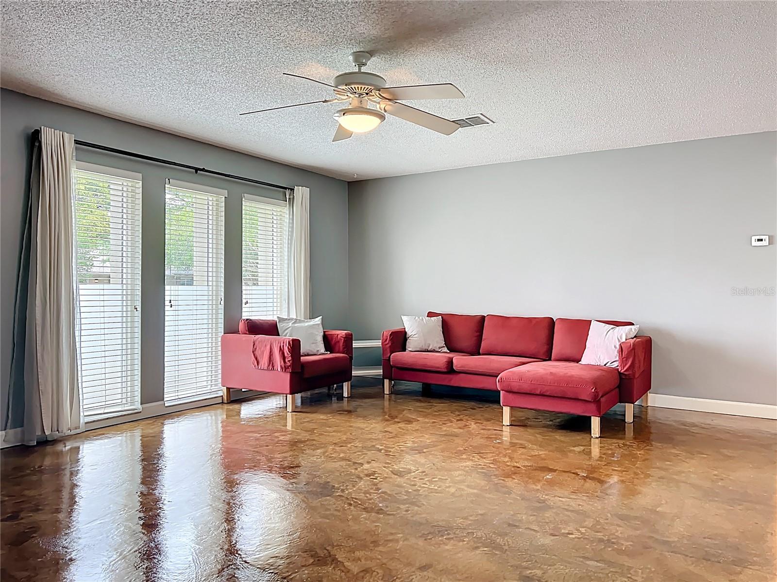 Listing photo id 3 for 4922 Hoperita Street