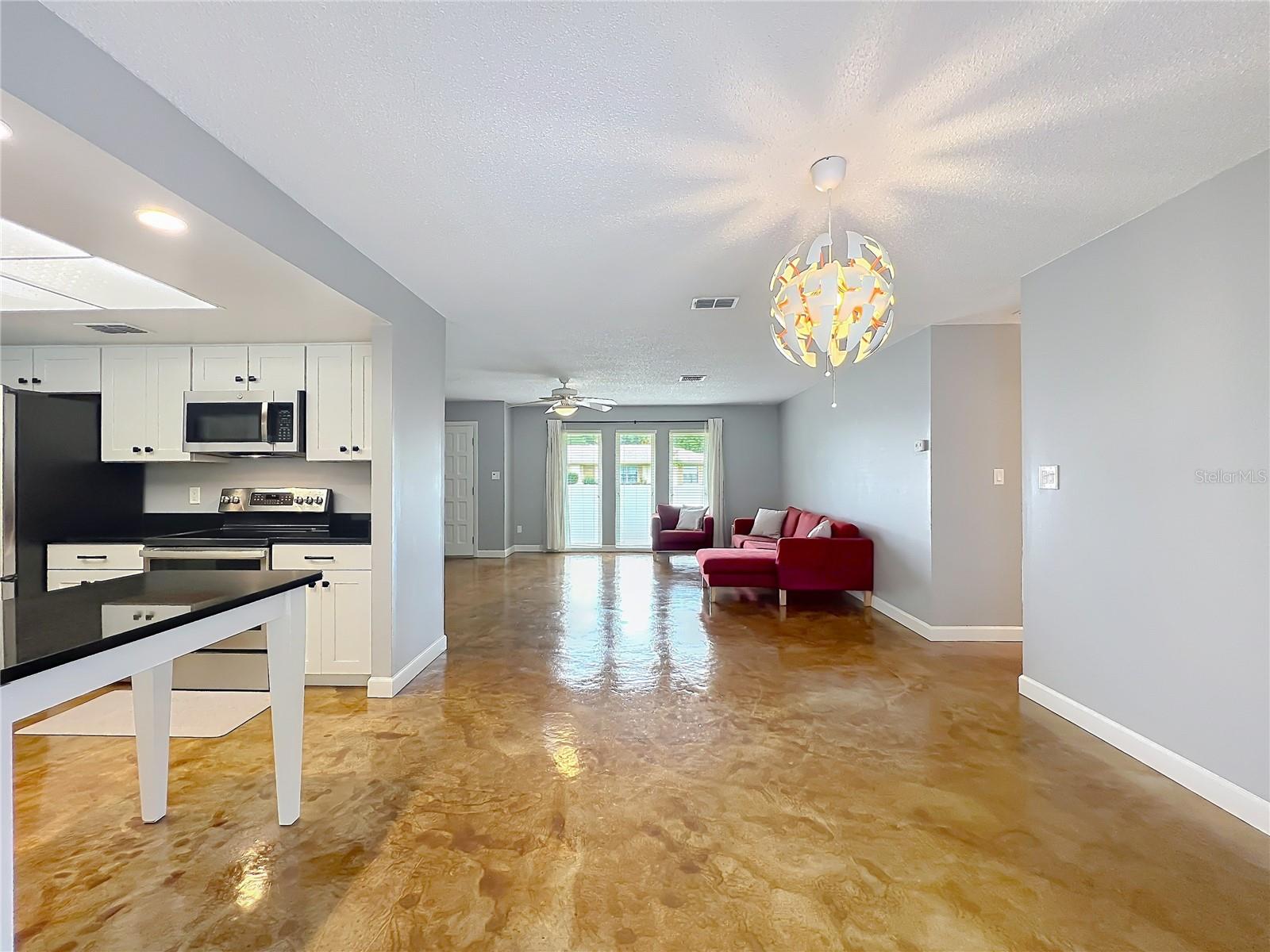 Listing photo id 5 for 4922 Hoperita Street