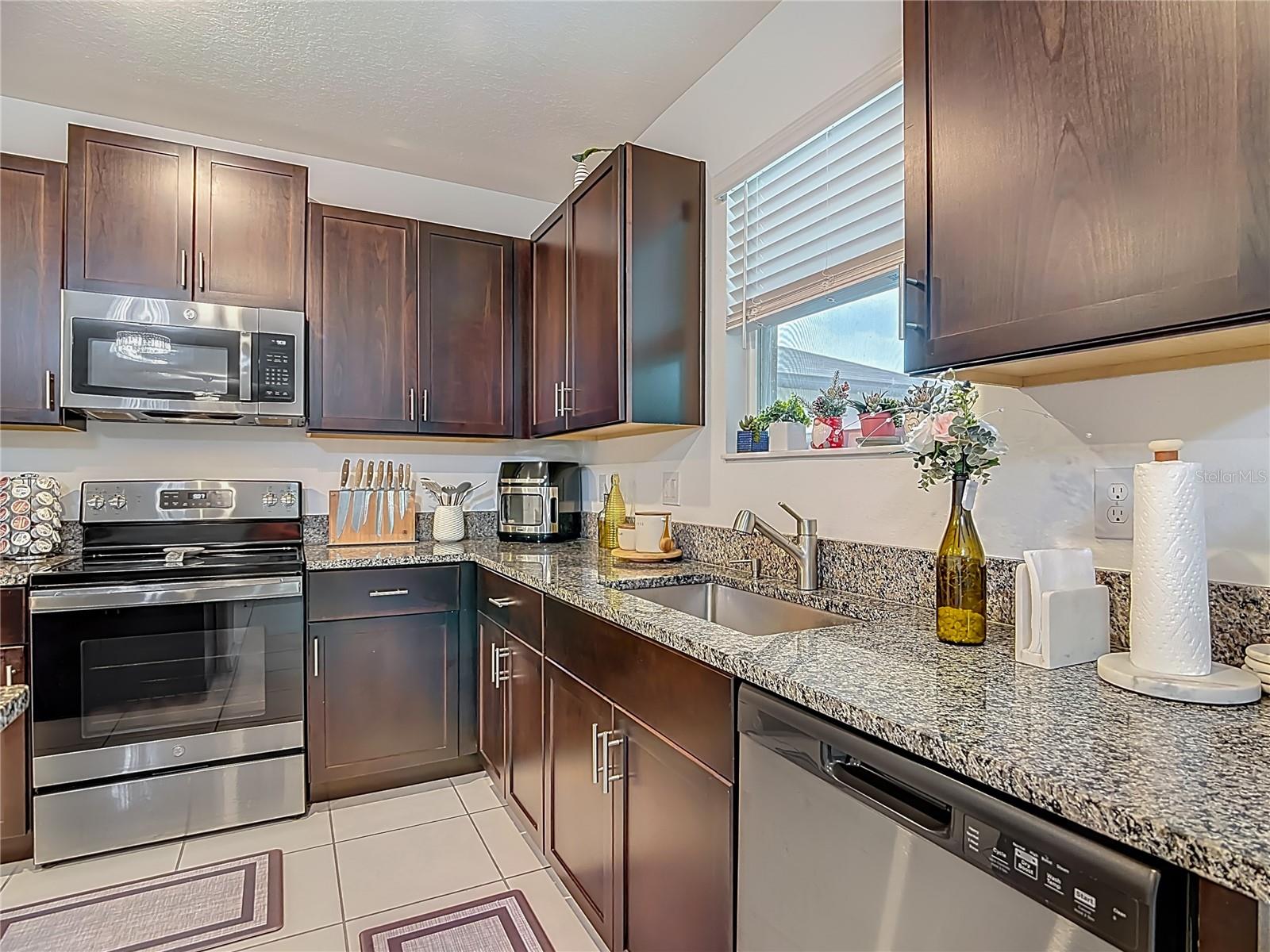 Image 10 of 54 For 1699 Red Loop