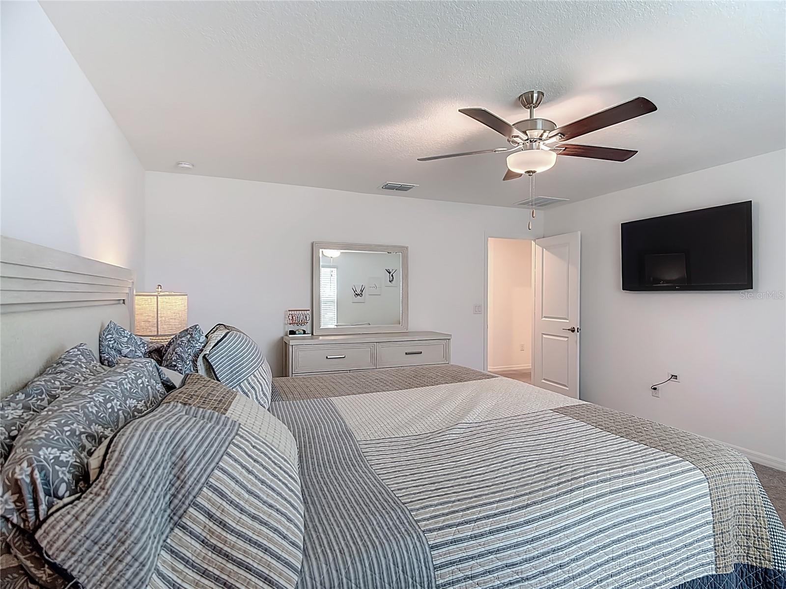 Image 30 of 54 For 1699 Red Loop