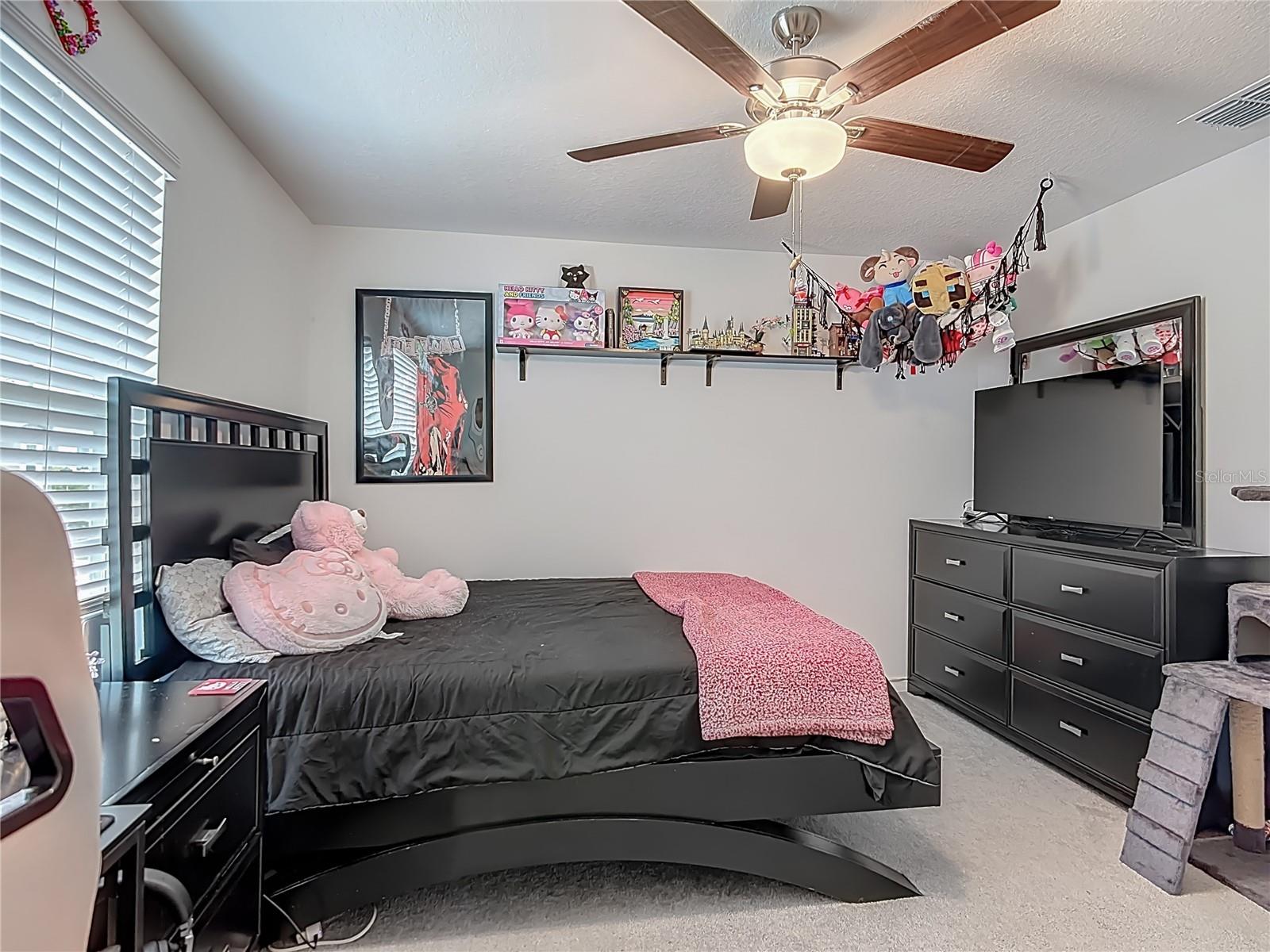 Image 35 of 54 For 1699 Red Loop