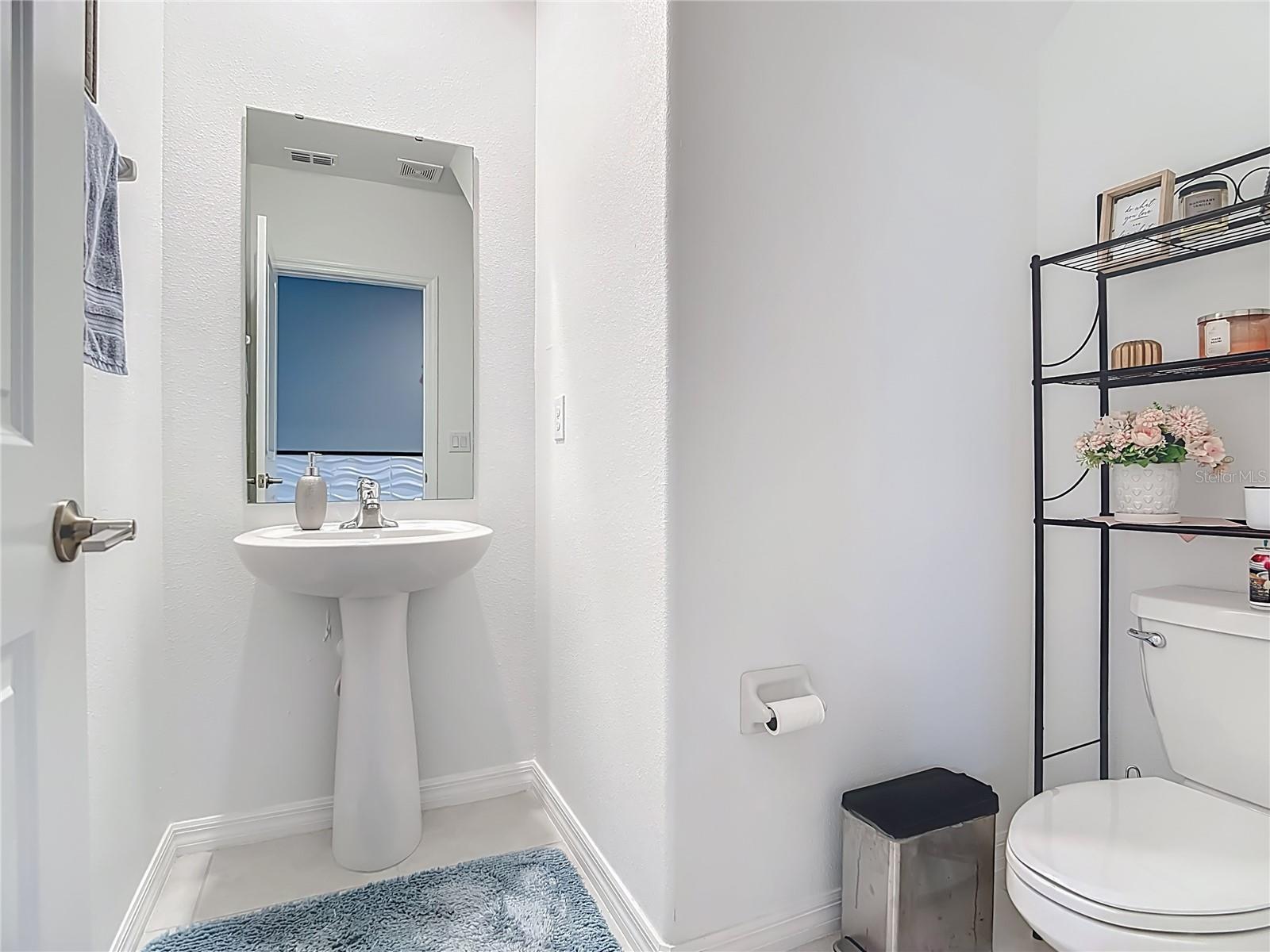 Image 38 of 54 For 1699 Red Loop