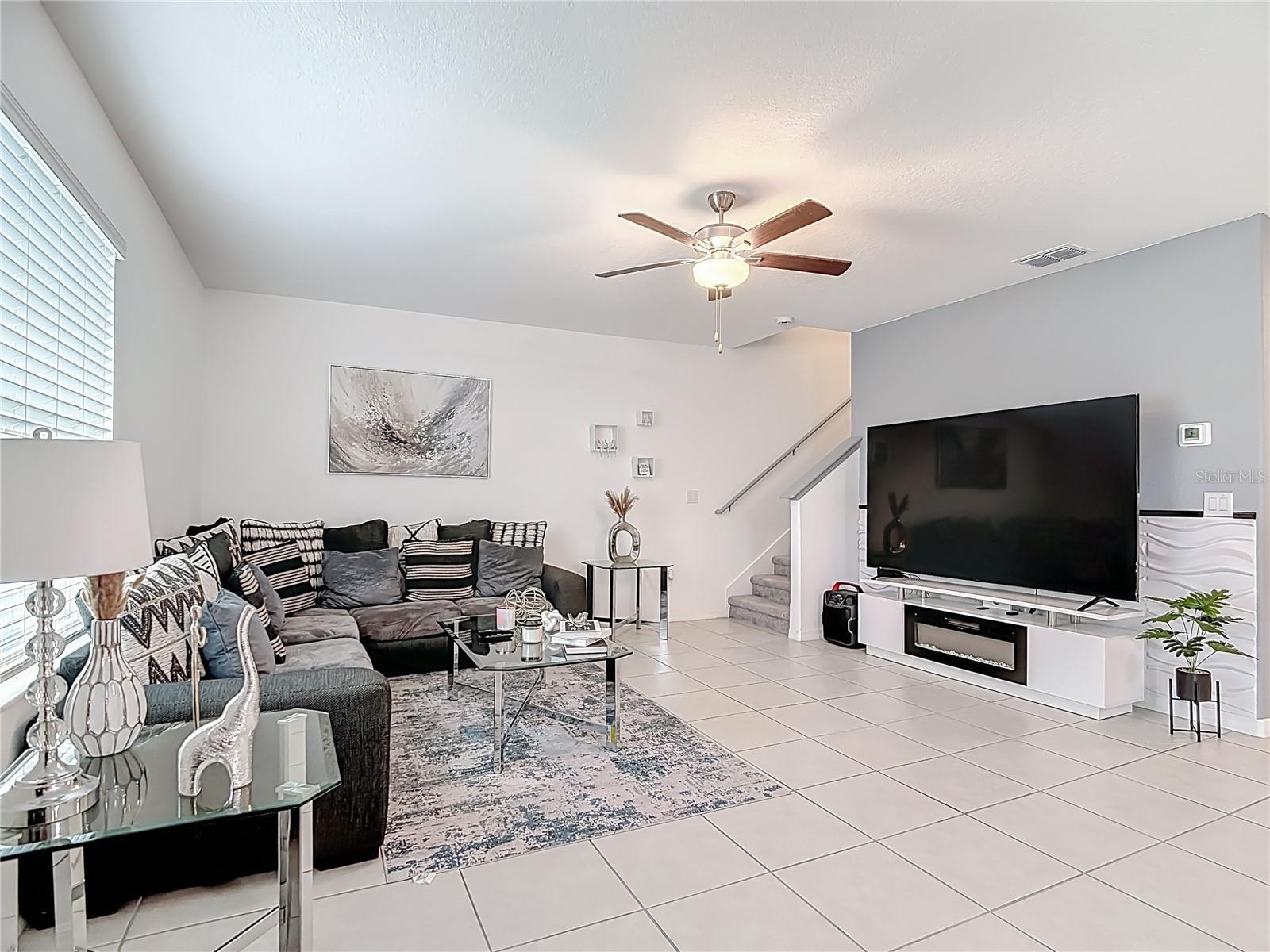 Image 4 of 54 For 1699 Red Loop