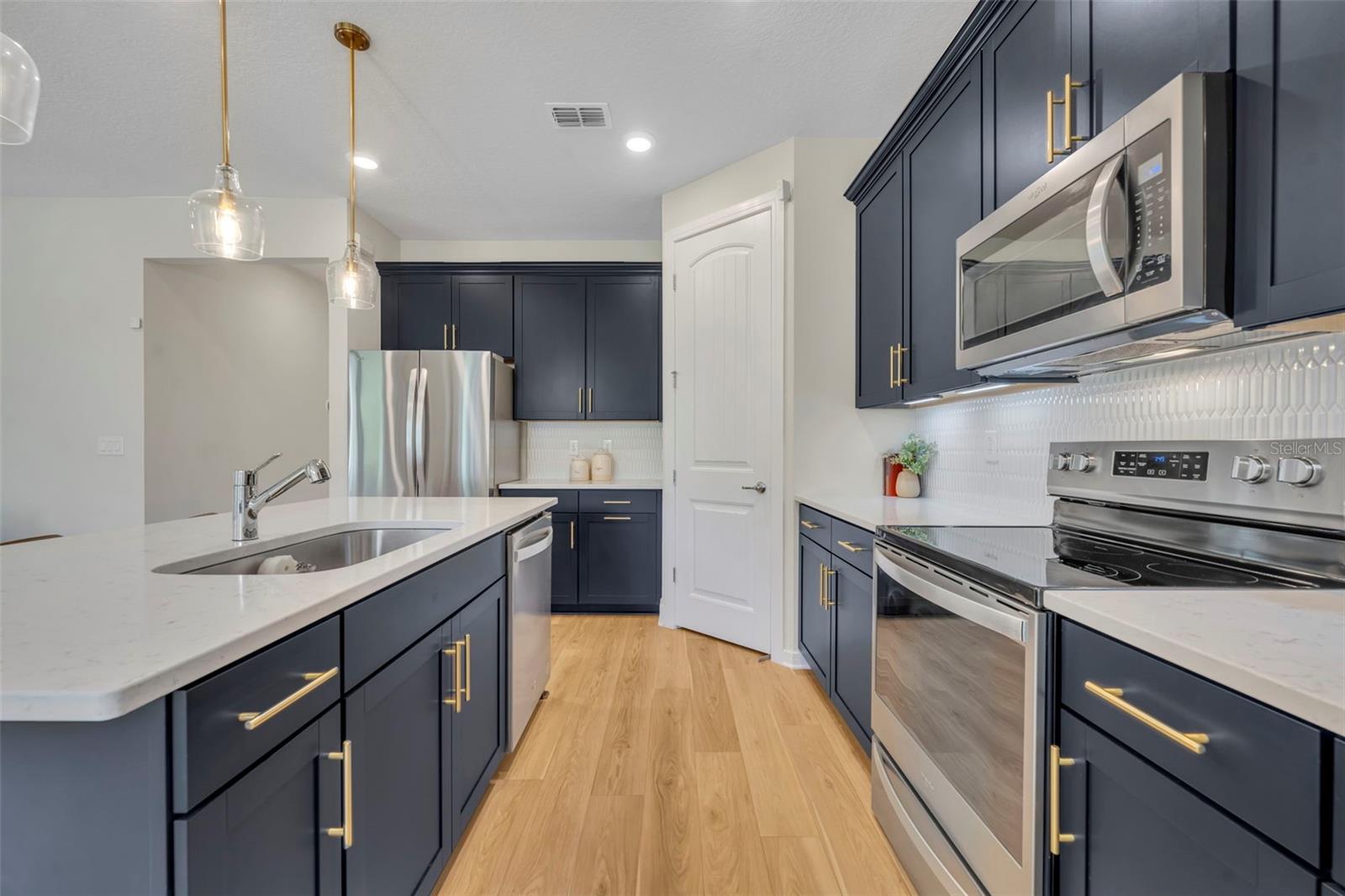 Image 15 of 45 For 5346 Royal Point Avenue