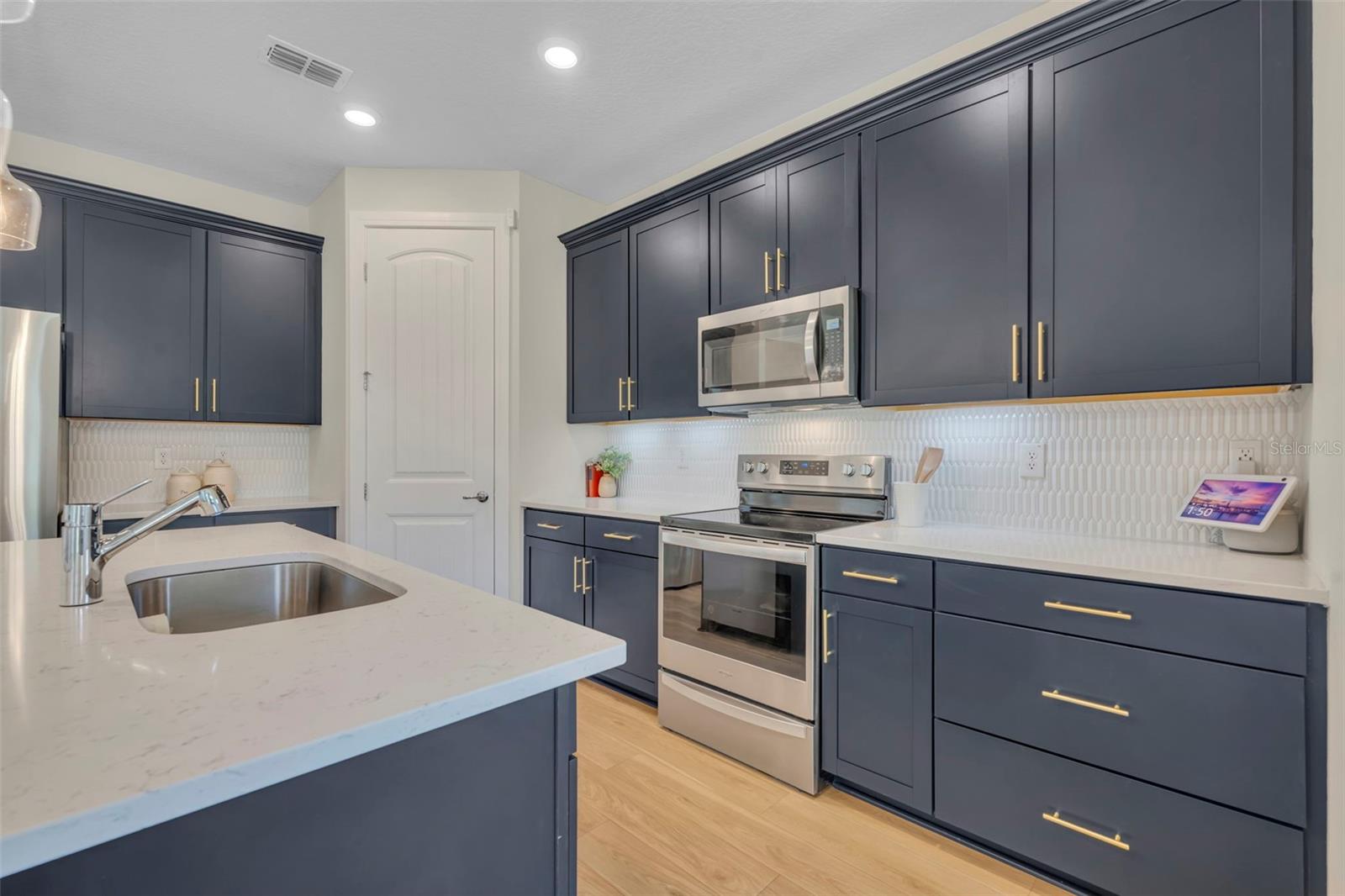 Image 16 of 45 For 5346 Royal Point Avenue