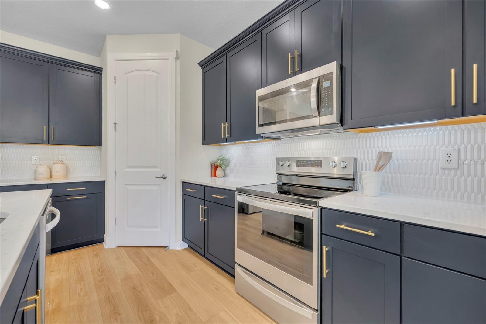 Image 17 of 45 For 5346 Royal Point Avenue