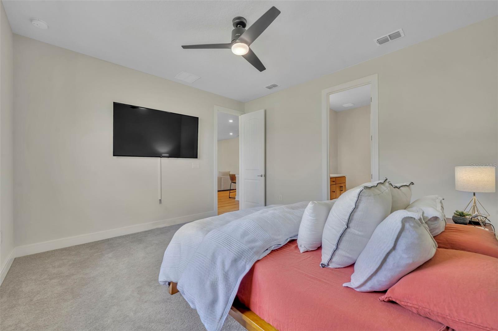 Image 24 of 45 For 5346 Royal Point Avenue