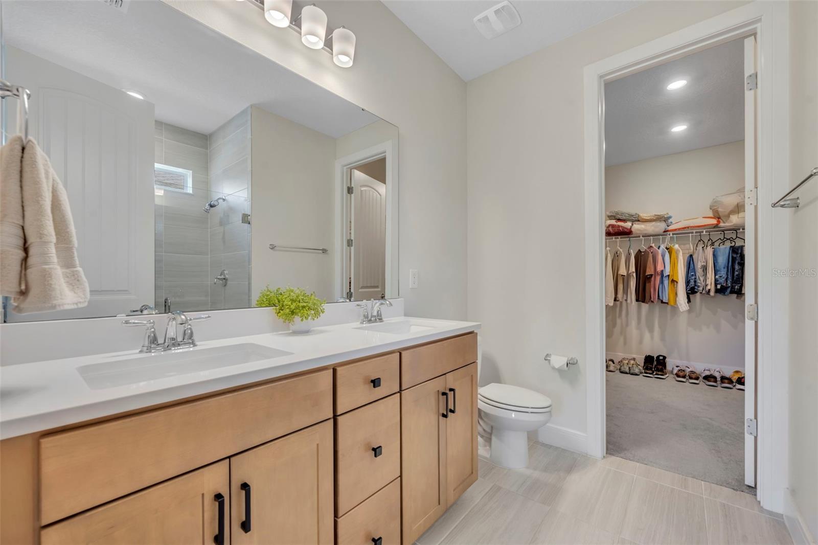 Image 25 of 45 For 5346 Royal Point Avenue