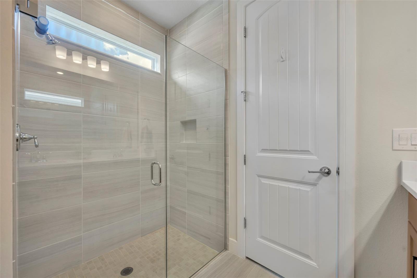 Image 26 of 45 For 5346 Royal Point Avenue