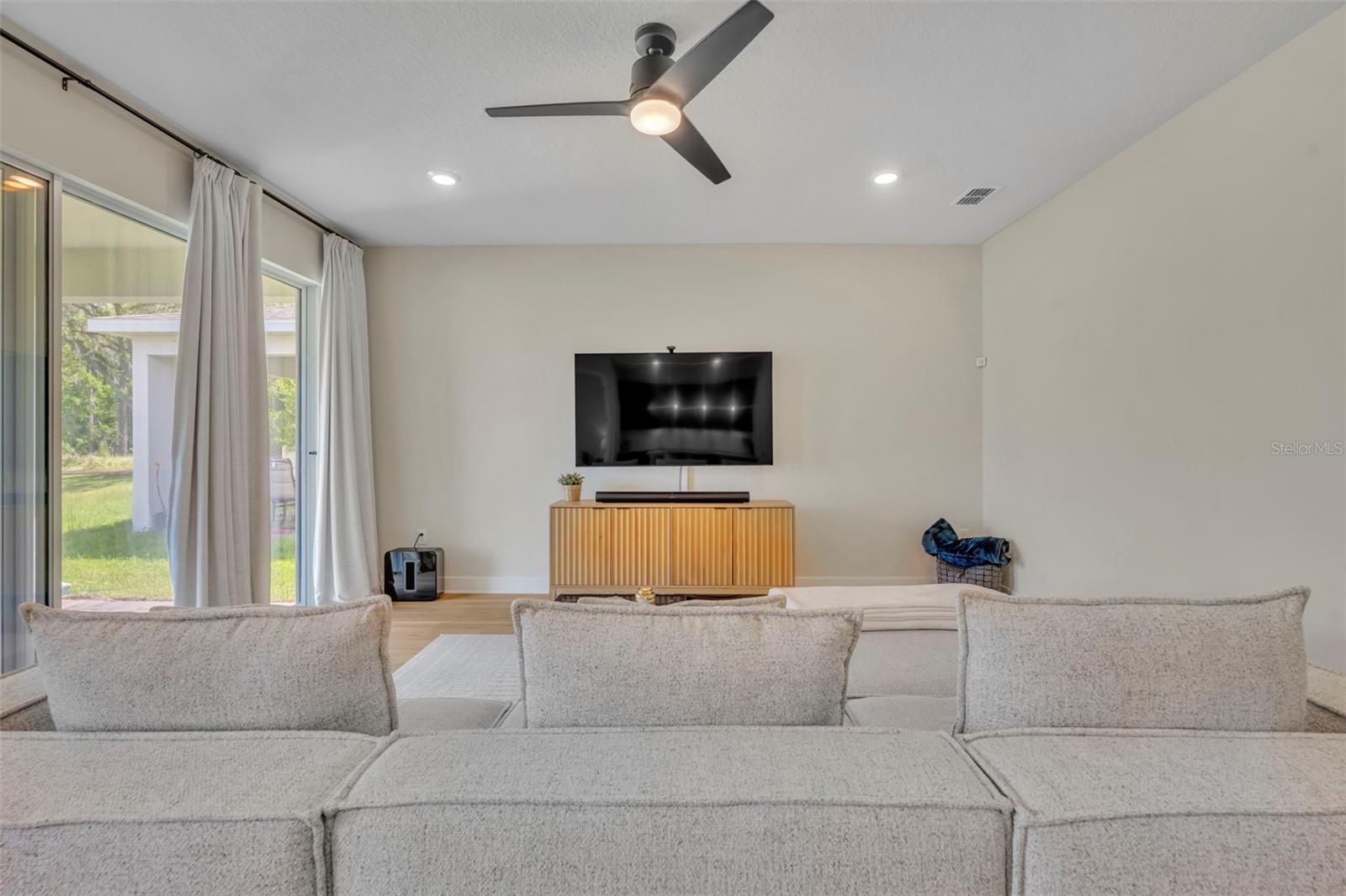 Image 7 of 45 For 5346 Royal Point Avenue