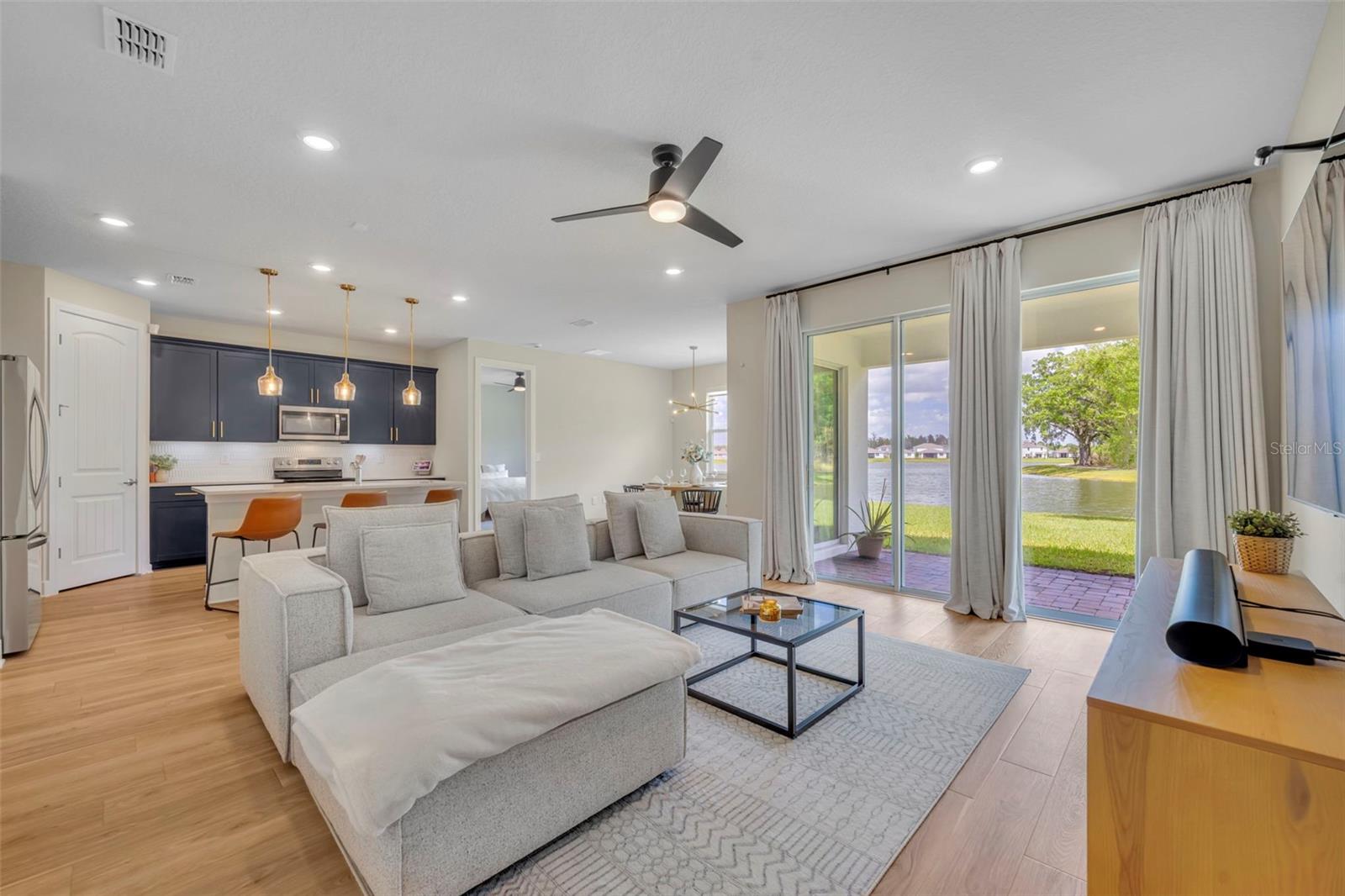 Image 8 of 45 For 5346 Royal Point Avenue