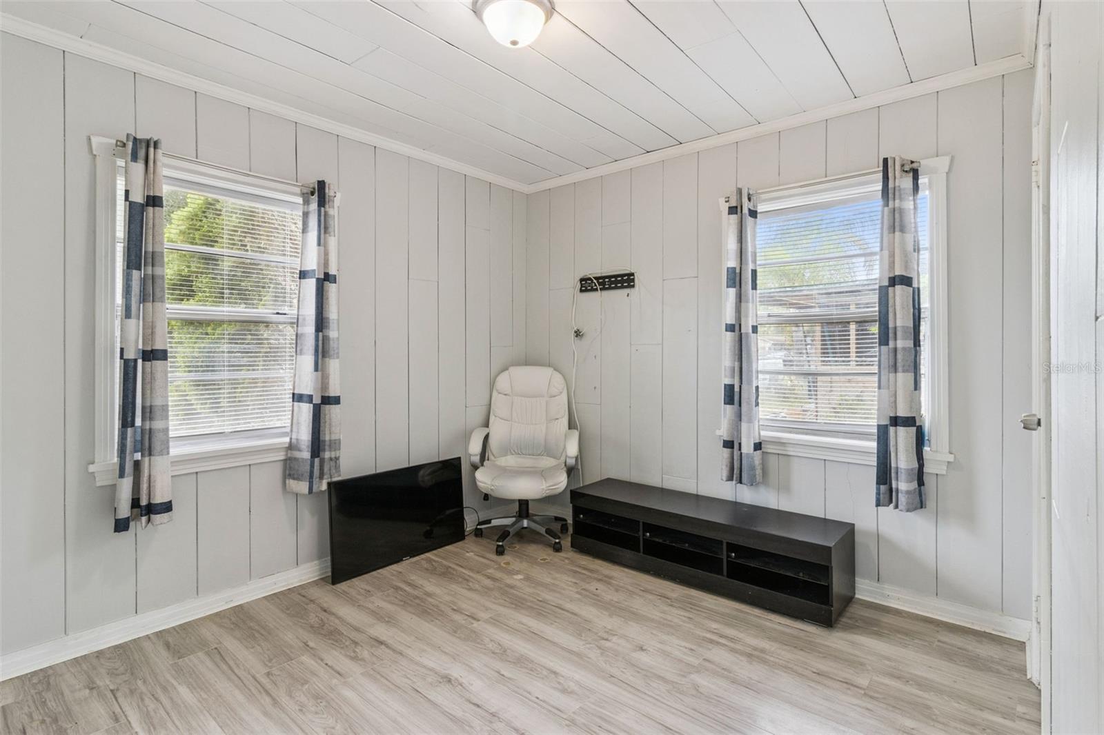 Image 18 of 24 For 3323 Avenue J Nw