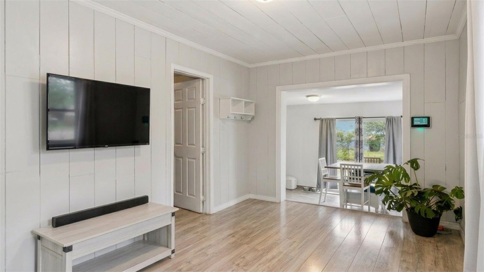 Image 2 of 24 For 3323 Avenue J Nw