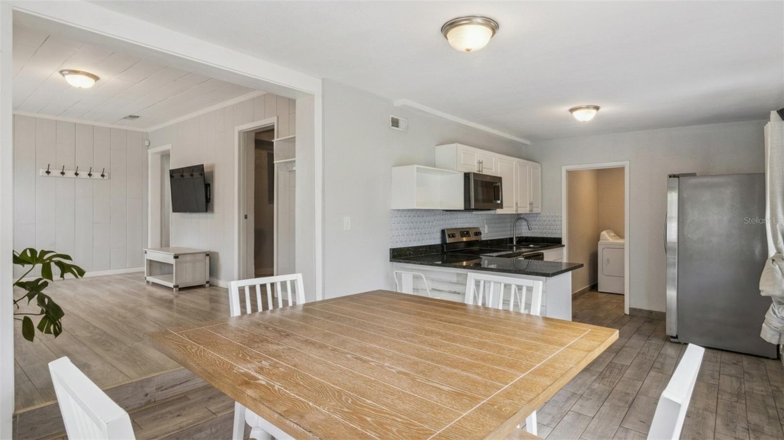 Image 4 of 24 For 3323 Avenue J Nw