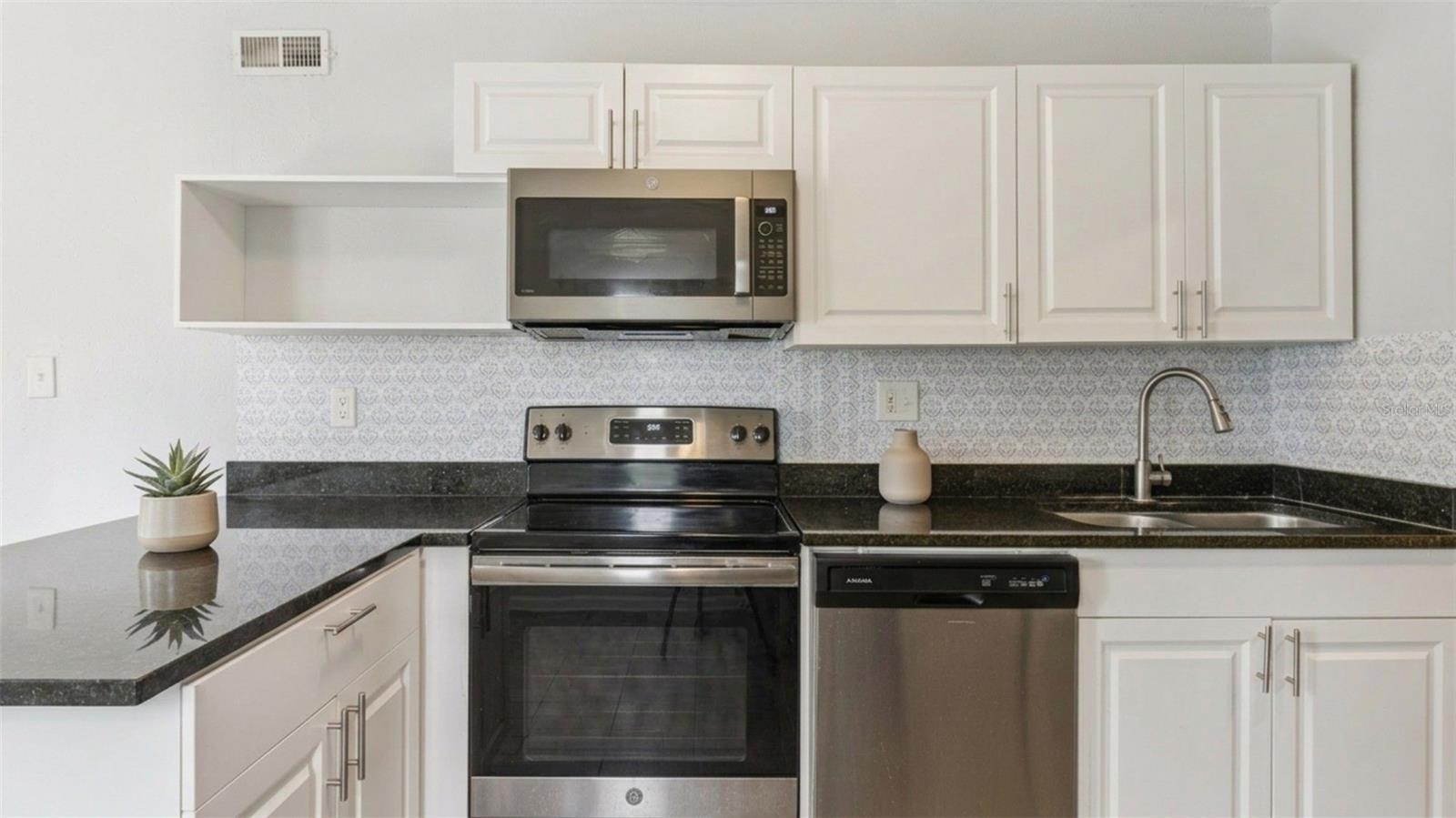 Image 6 of 24 For 3323 Avenue J Nw