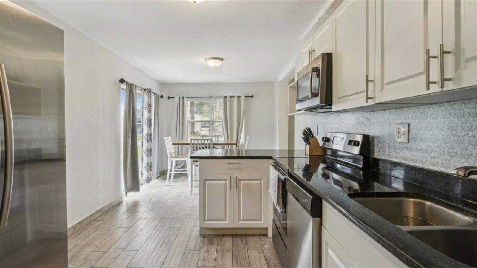 Image 7 of 24 For 3323 Avenue J Nw