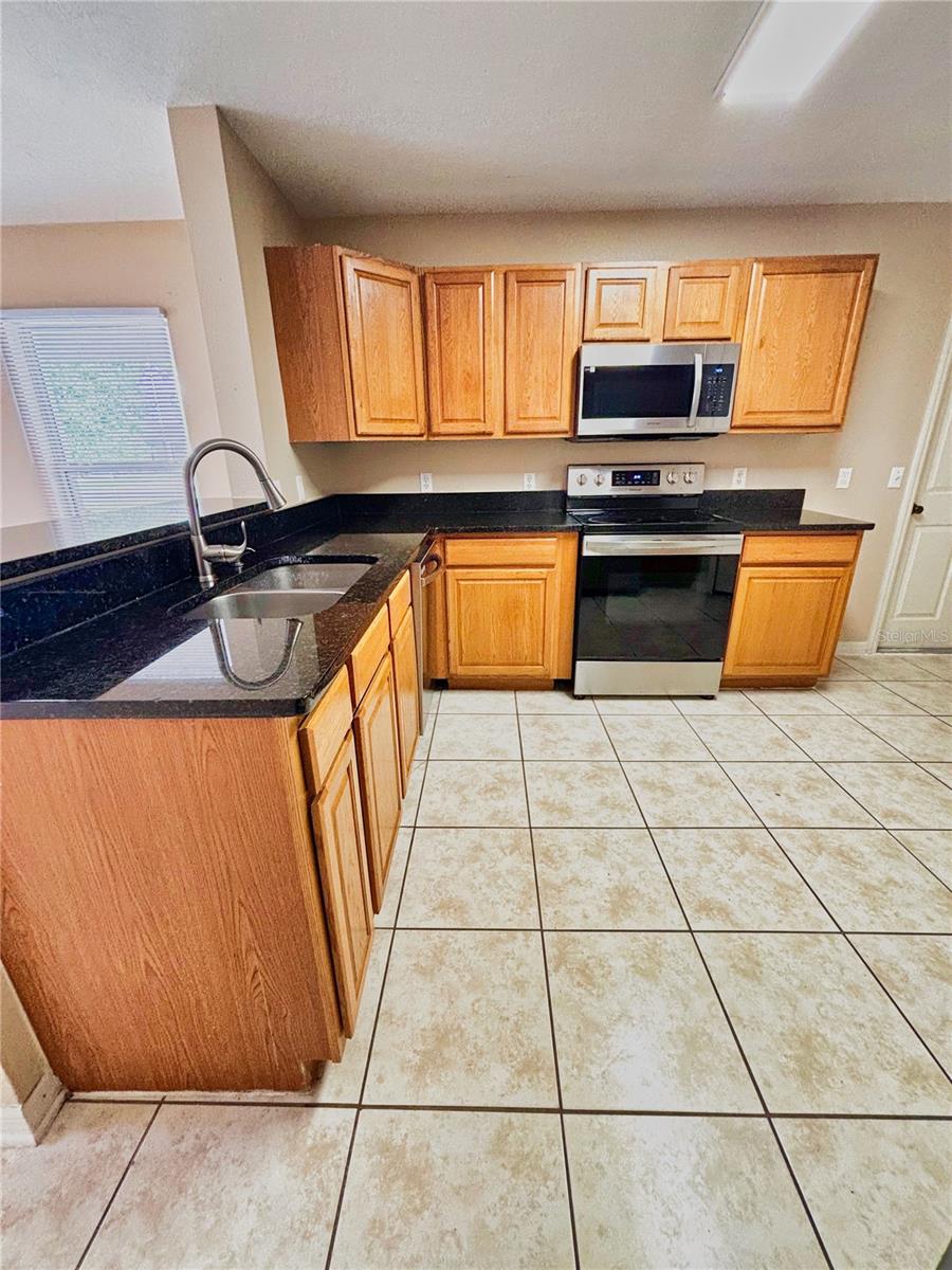 Image 4 of 16 For 516 Albatross Drive