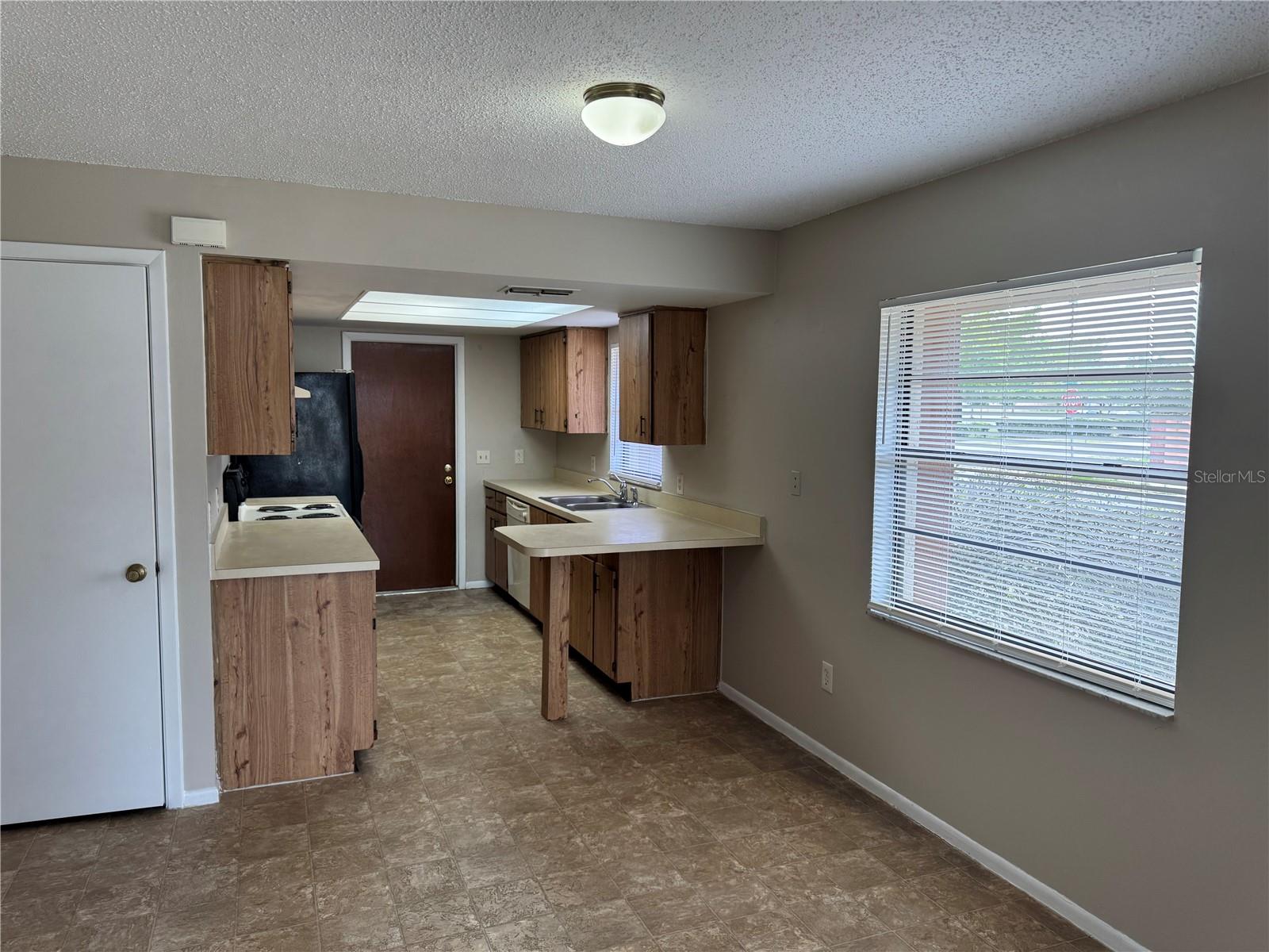 Image 5 of 19 For 701 Kings Cove Court