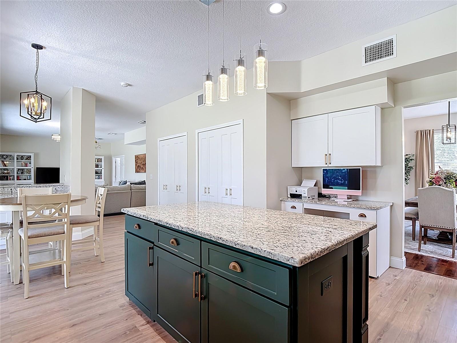 Listing photo id 21 for 18109 Kara Court