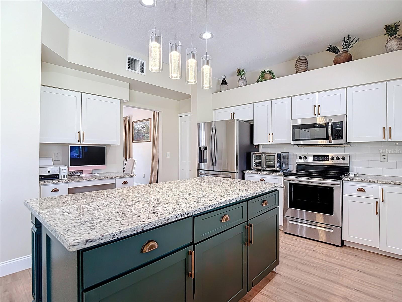 Listing photo id 26 for 18109 Kara Court