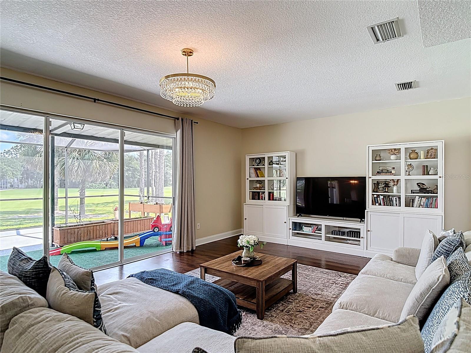 Listing photo id 33 for 18109 Kara Court