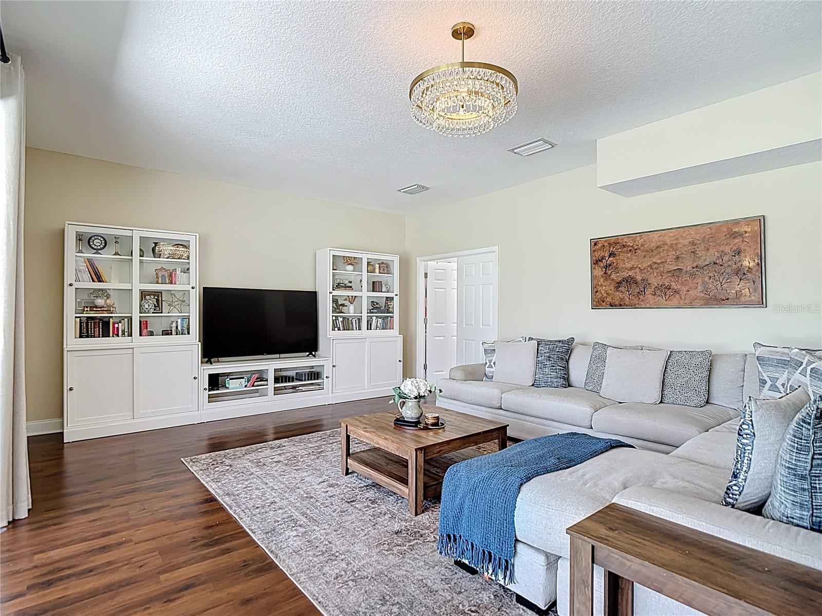 Listing photo id 35 for 18109 Kara Court