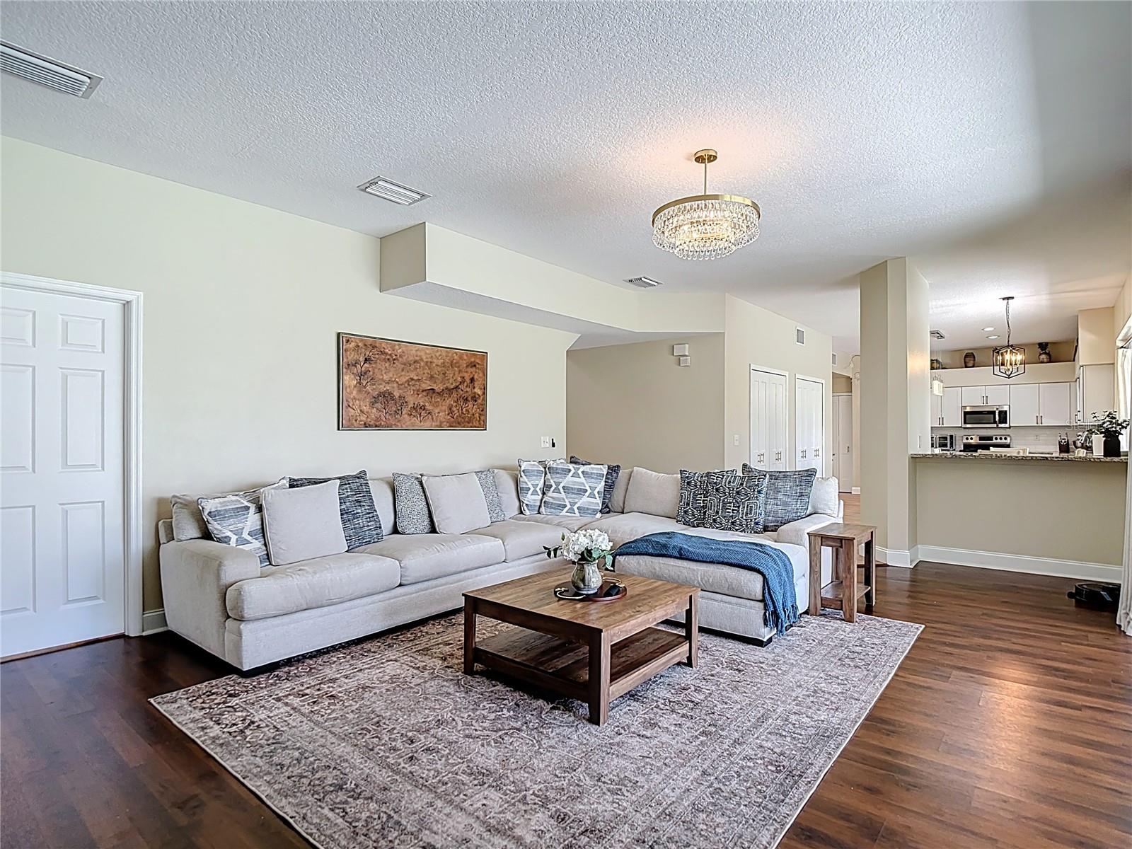 Listing photo id 36 for 18109 Kara Court