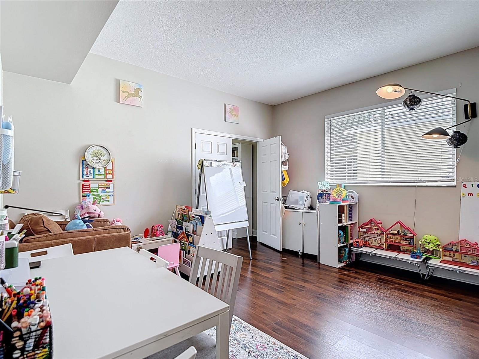 Listing photo id 40 for 18109 Kara Court