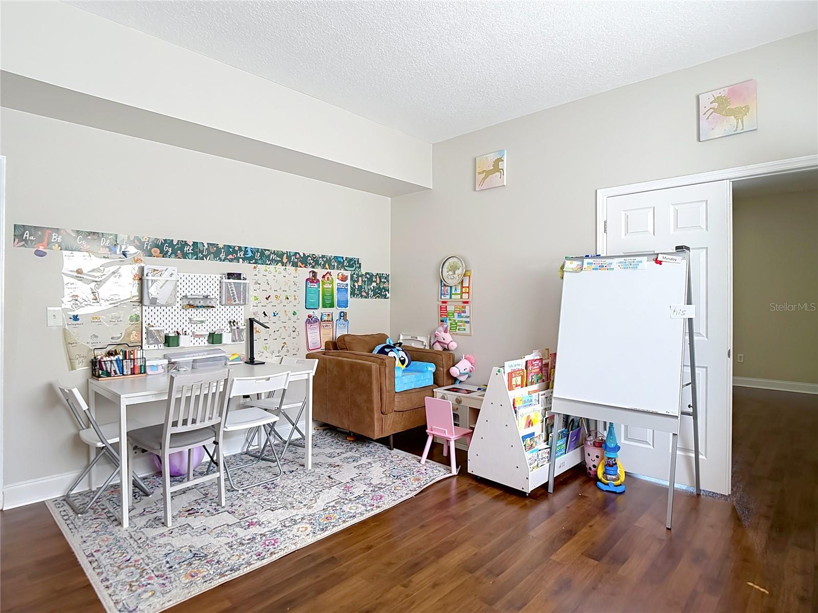 Listing photo id 41 for 18109 Kara Court