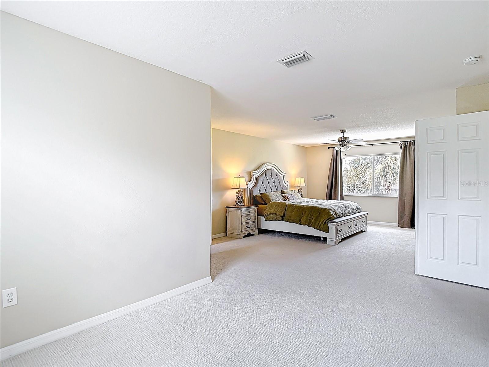 Listing photo id 48 for 18109 Kara Court