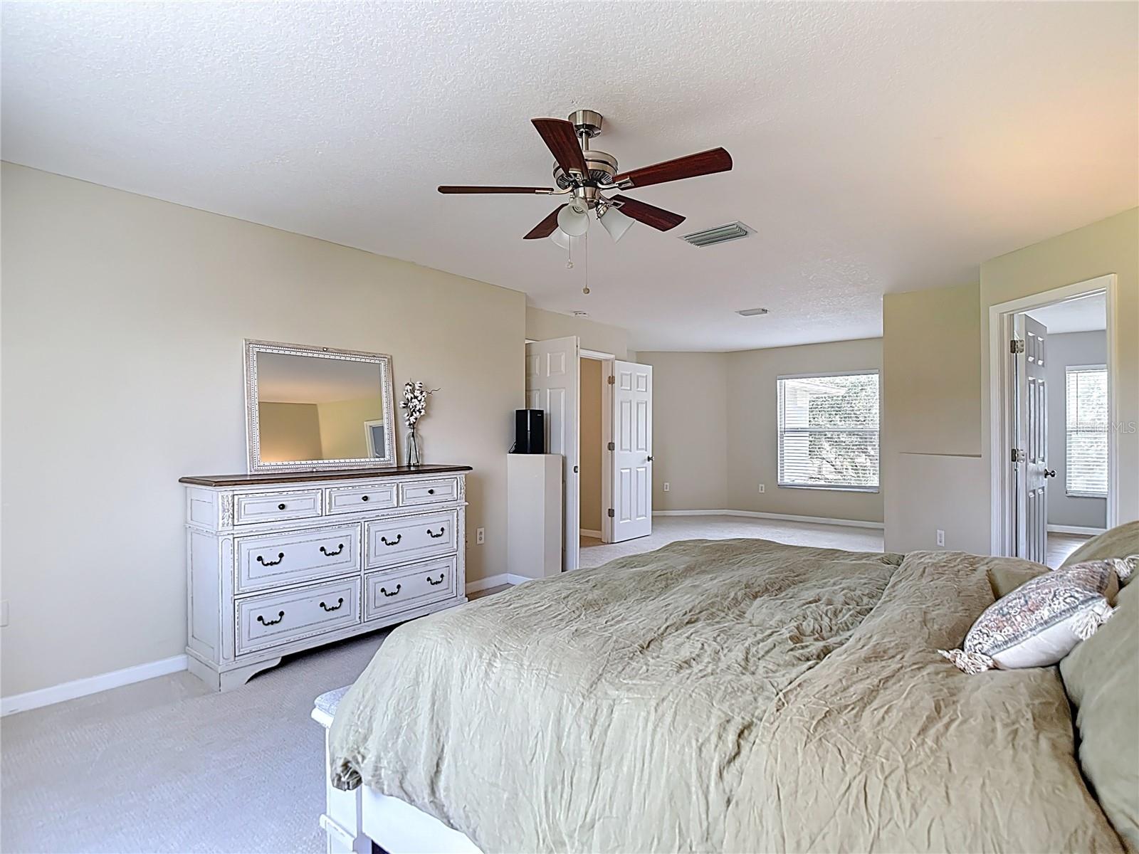 Listing photo id 52 for 18109 Kara Court