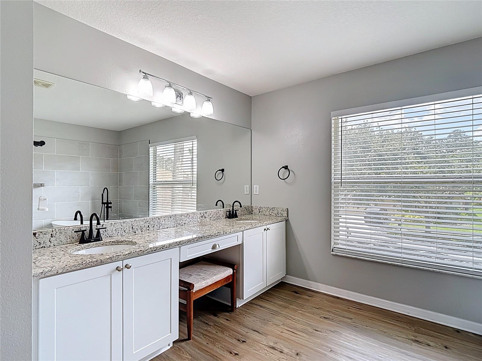 Listing photo id 53 for 18109 Kara Court