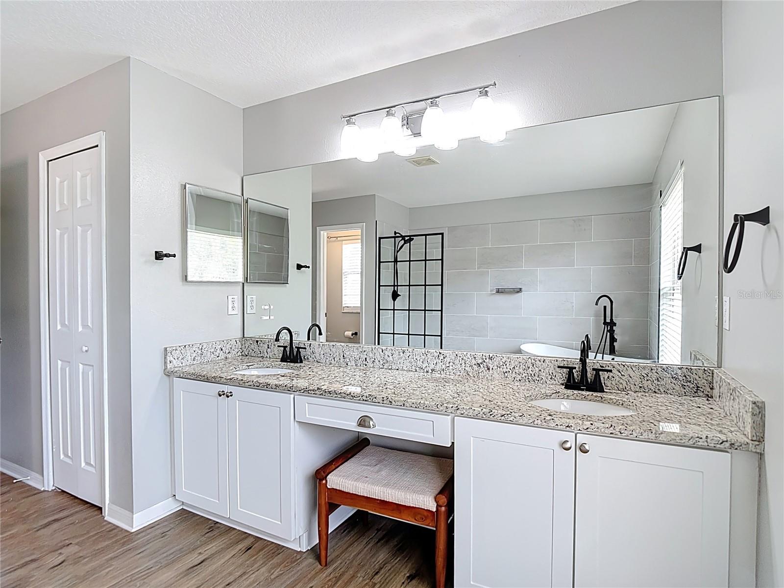 Listing photo id 54 for 18109 Kara Court