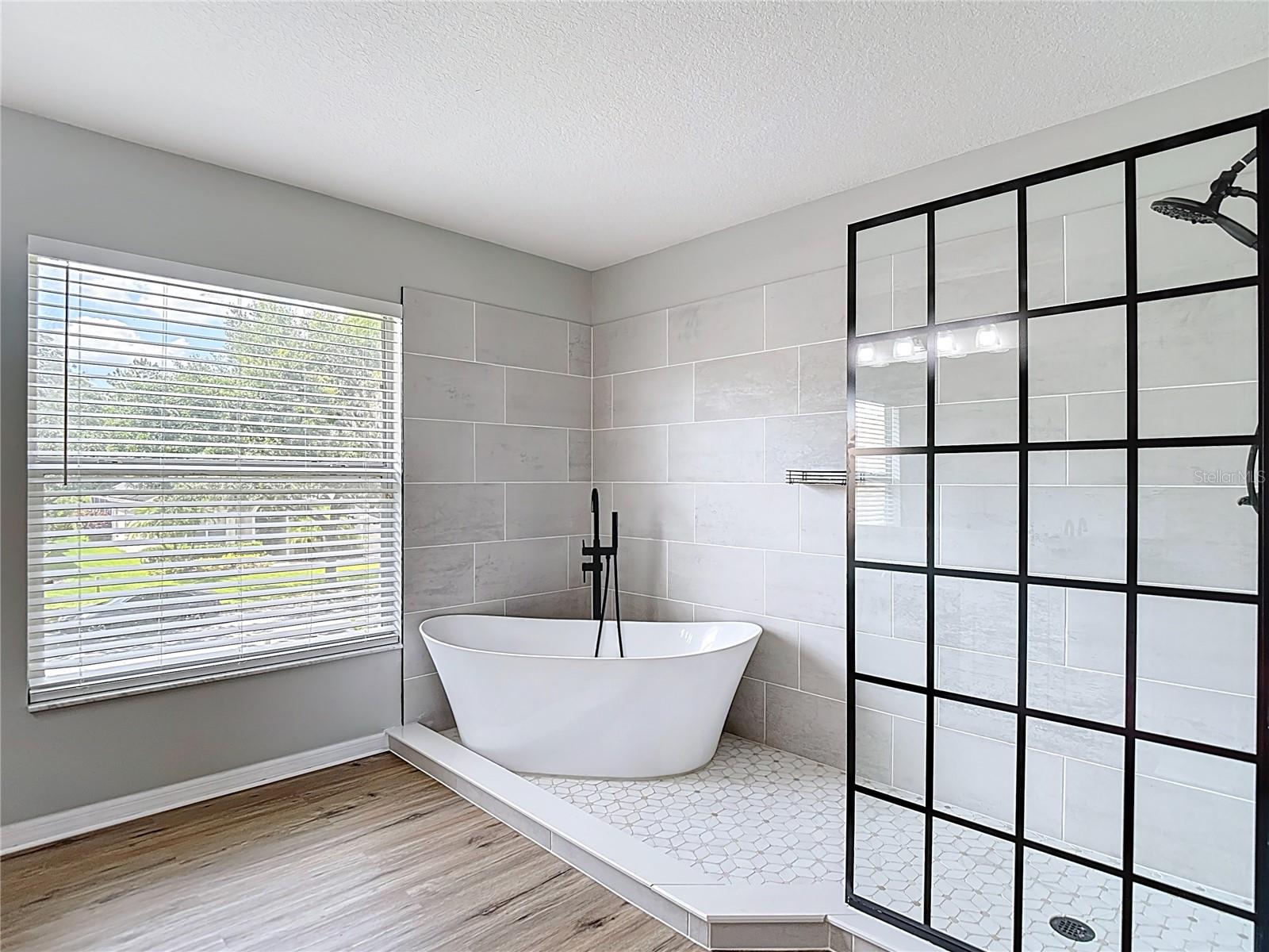 Listing photo id 55 for 18109 Kara Court