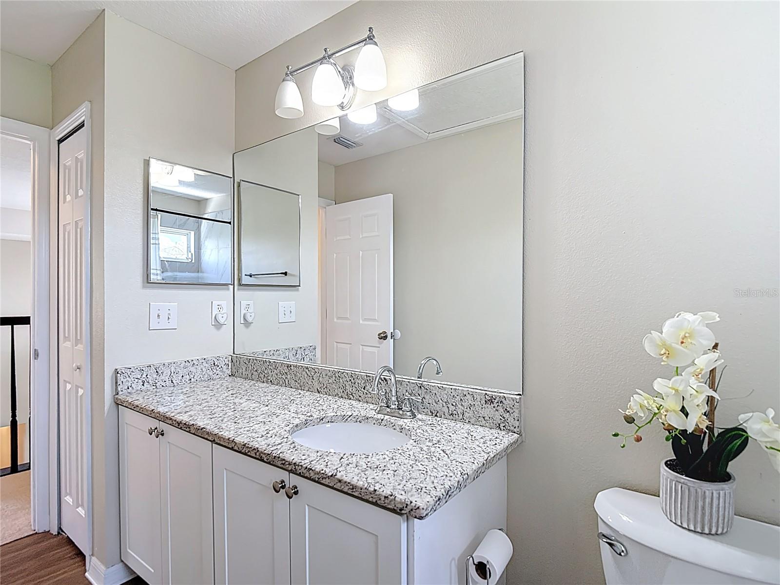 Listing photo id 61 for 18109 Kara Court