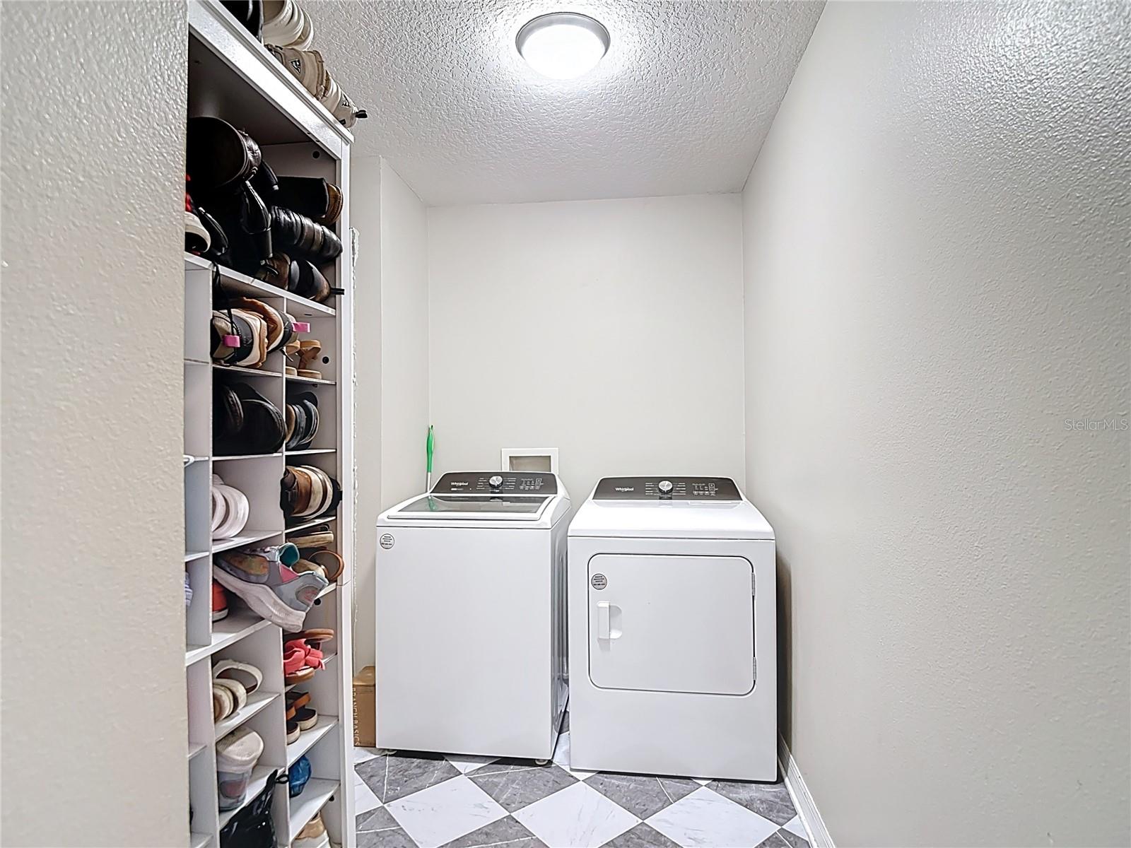 Listing photo id 67 for 18109 Kara Court