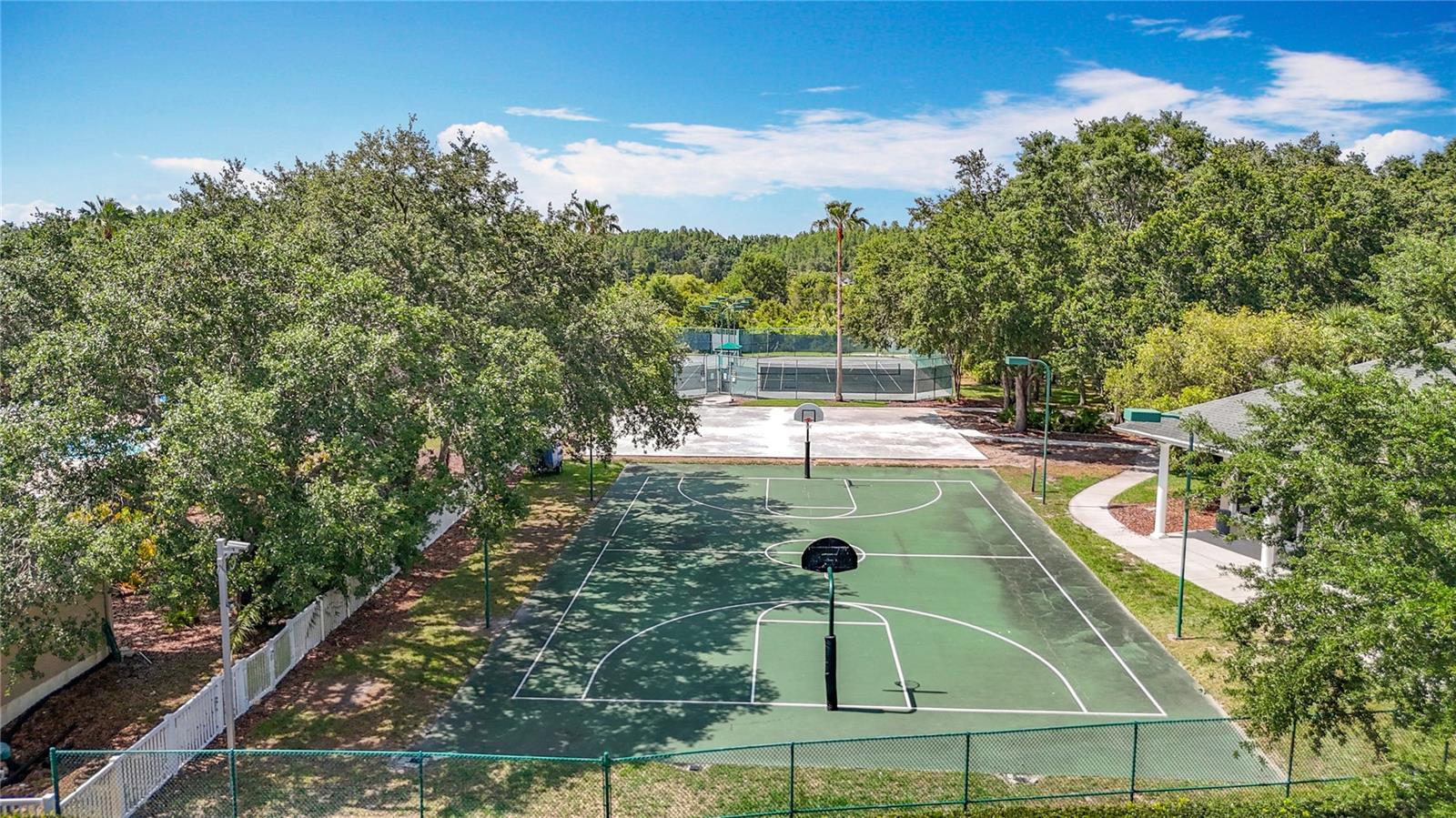 Listing photo id 85 for 18109 Kara Court