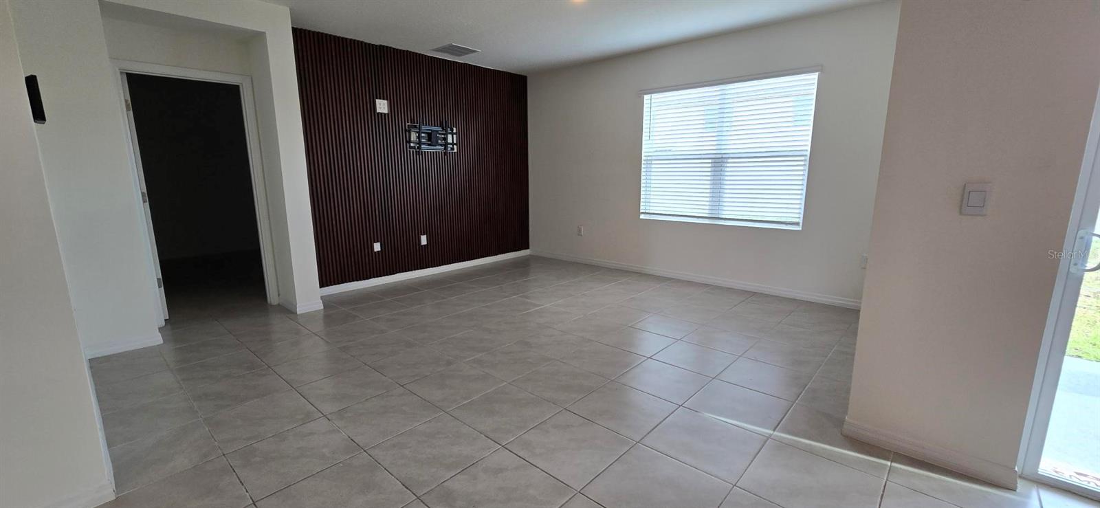Image 3 of 23 For 804 Horsetail Drive