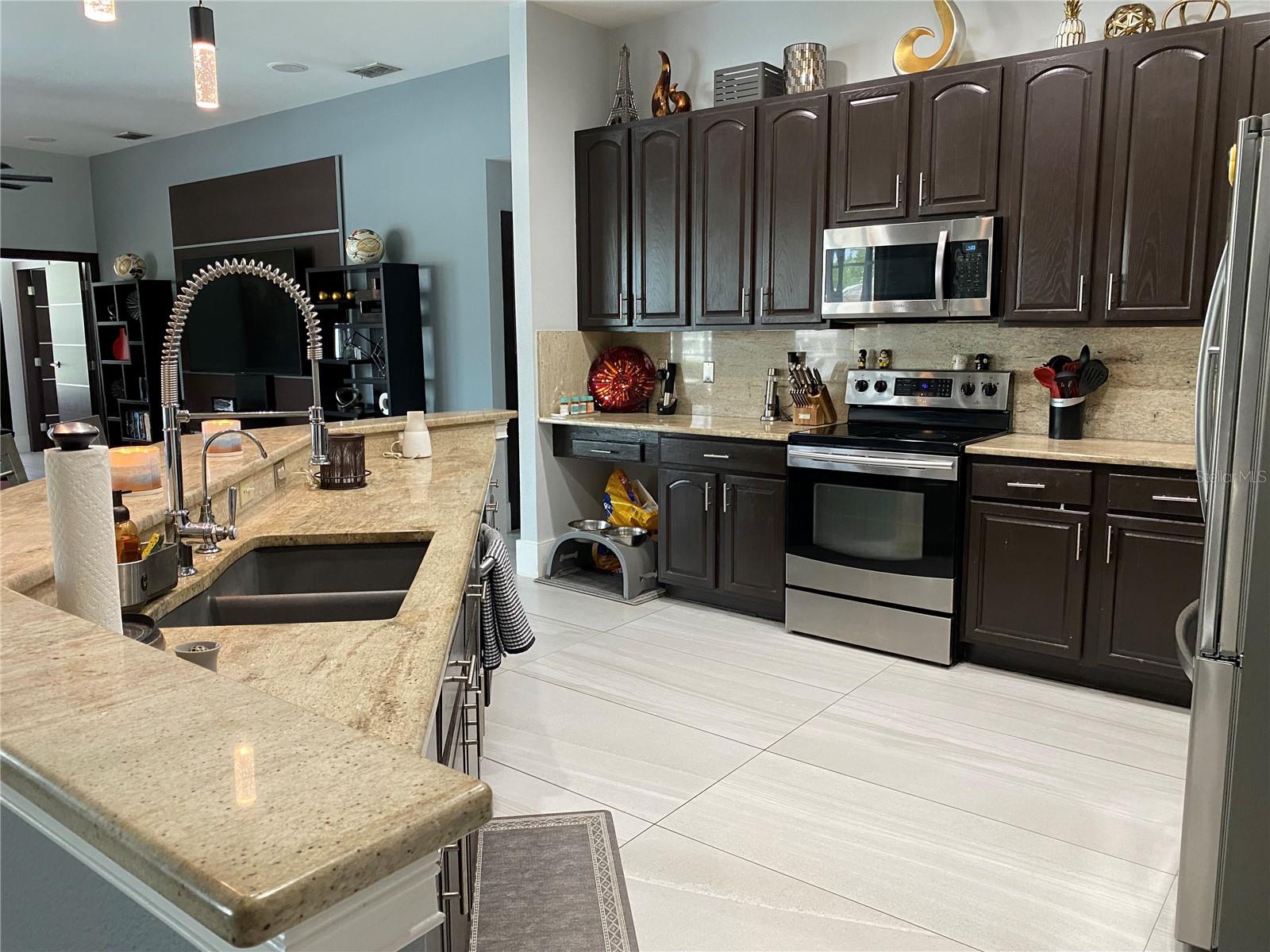 Image 6 of 29 For 1917 Pamlynne Place