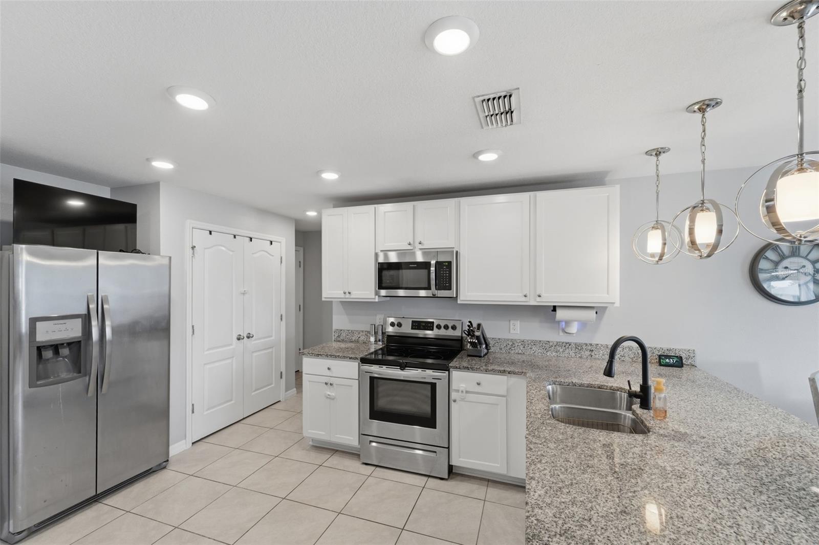 Image 10 of 39 For 1915 Bayport Drive