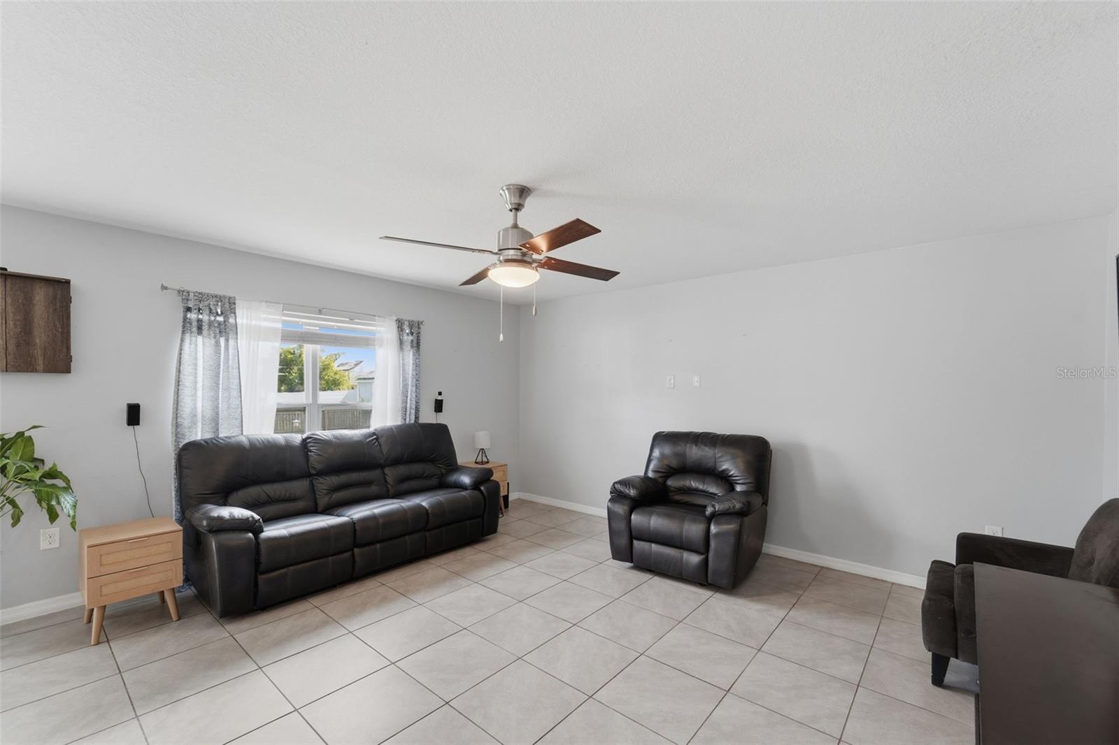 Image 9 of 39 For 1915 Bayport Drive