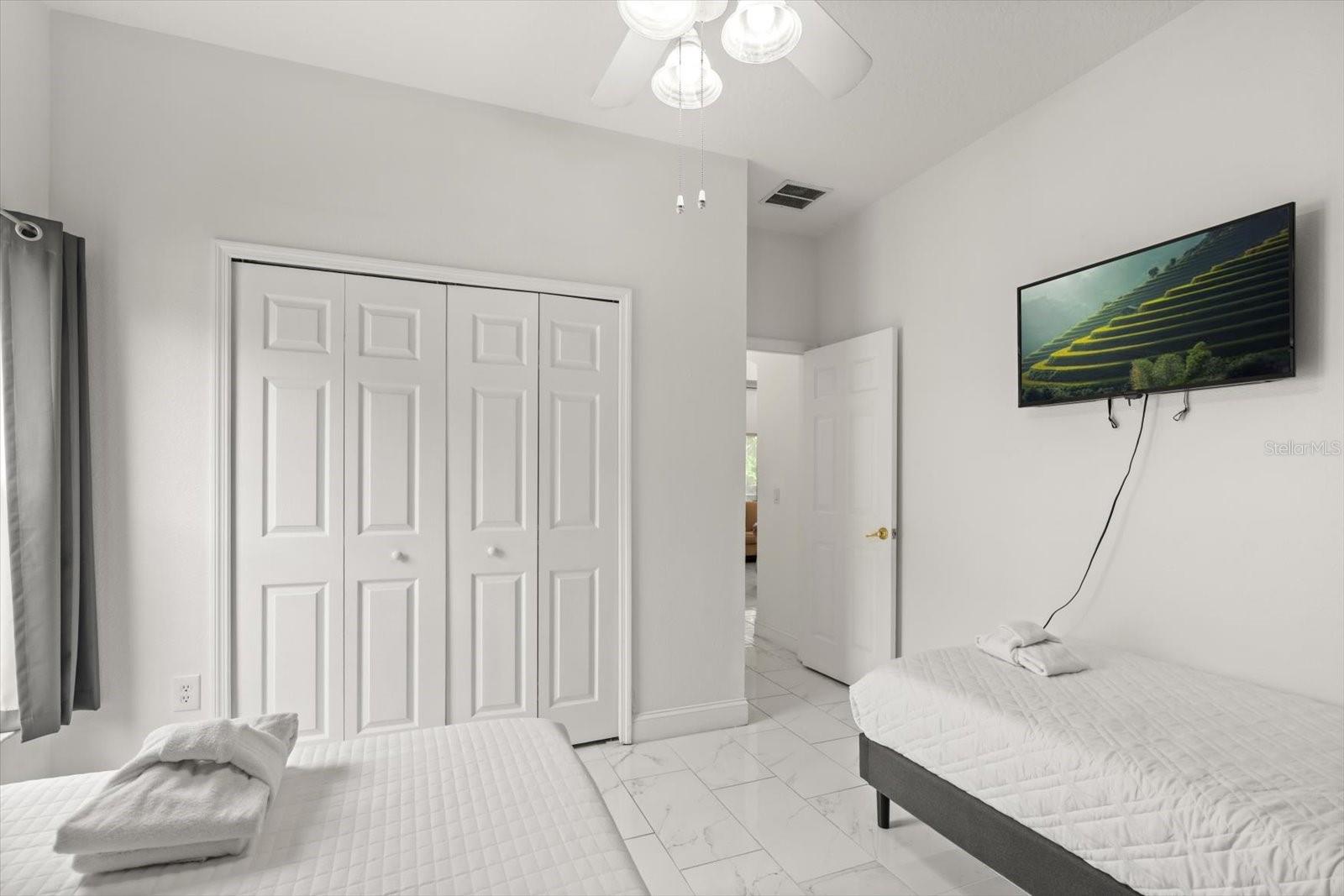 Image 17 of 38 For 4722 Cumbrian Lakes Drive