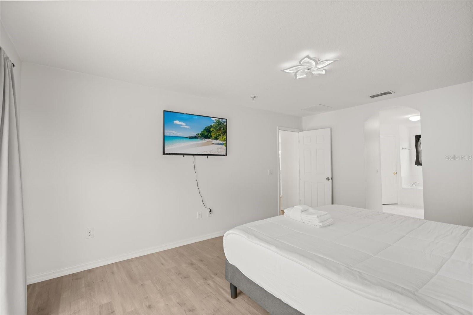 Image 23 of 38 For 4722 Cumbrian Lakes Drive