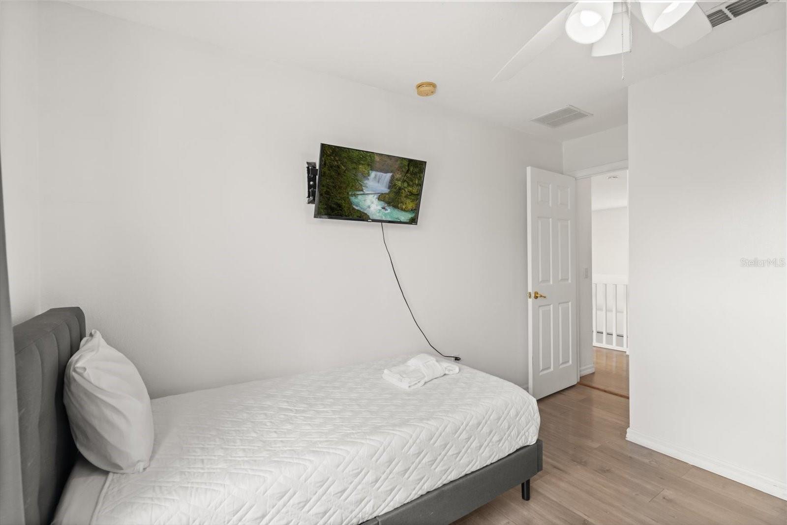 Image 29 of 38 For 4722 Cumbrian Lakes Drive