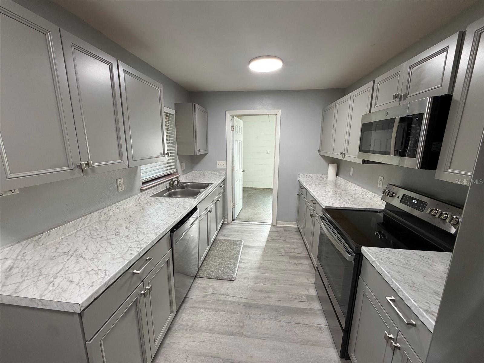 Image 10 of 32 For 898 Rich Drive