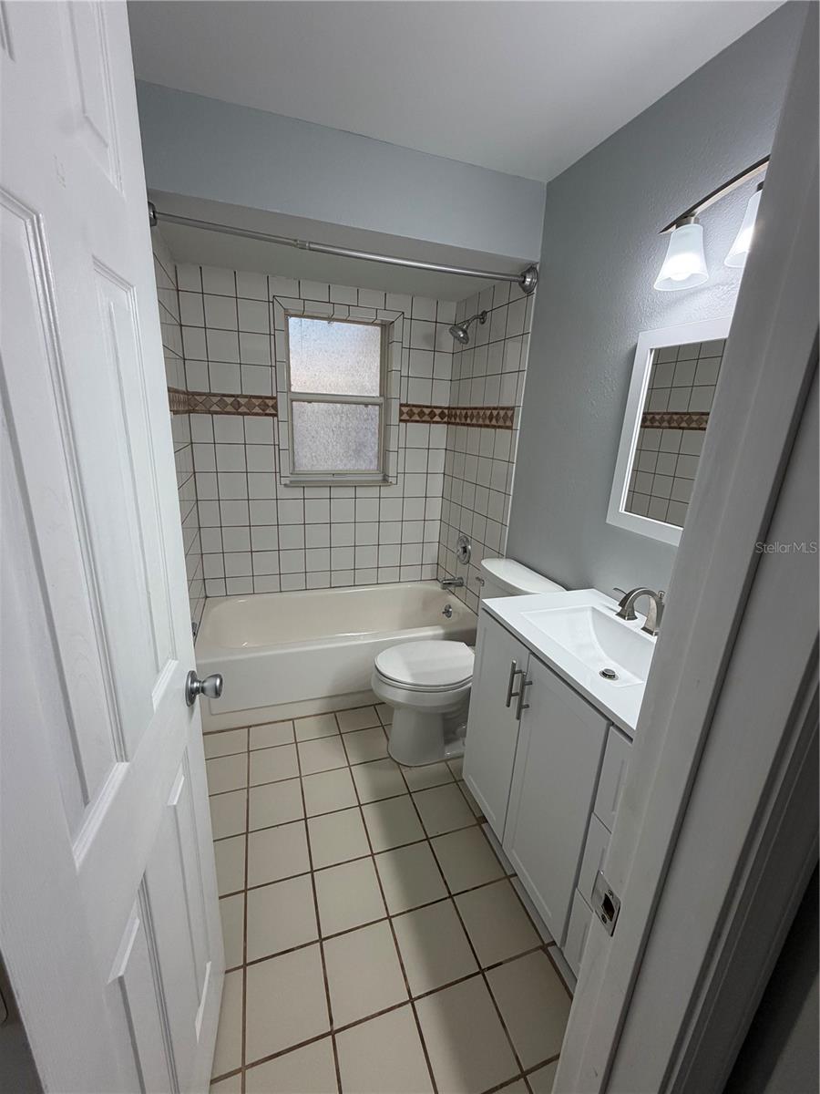 Image 15 of 32 For 898 Rich Drive