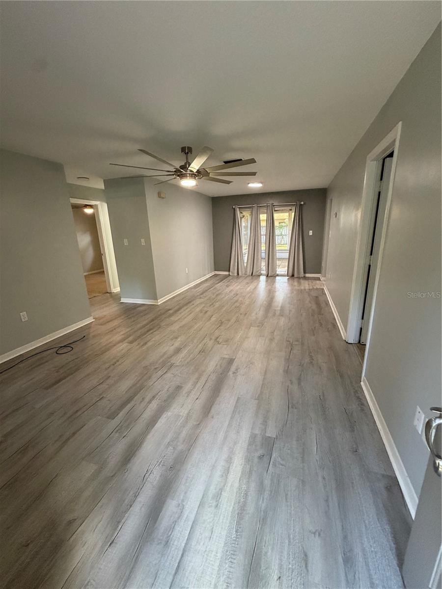 Image 21 of 32 For 898 Rich Drive