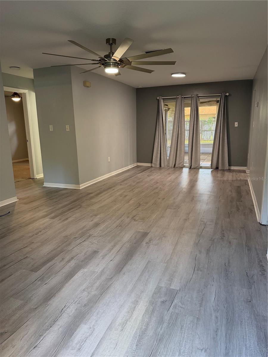 Image 22 of 32 For 898 Rich Drive