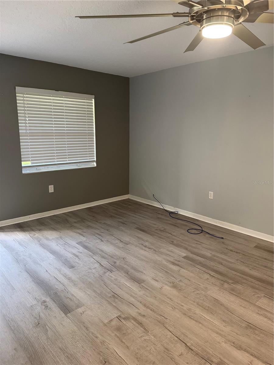 Image 23 of 32 For 898 Rich Drive